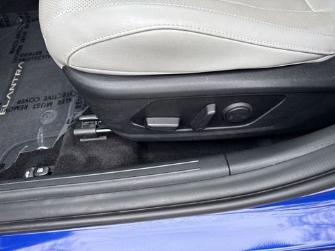 Used 2023 Hyundai Elantra Limited image 12