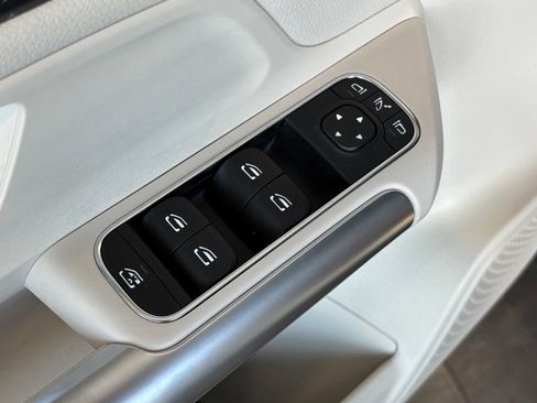 Used 2025 Mercedes-Benz GLA 250 4MATIC w/ Winter Package image 17