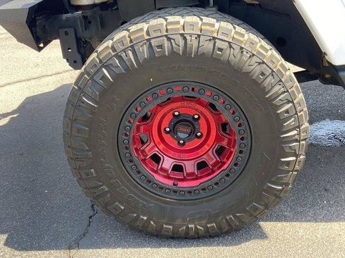 Used 2018 Jeep Wrangler Unlimited Sahara w/ Connectivity Group AWD/4WD image 26