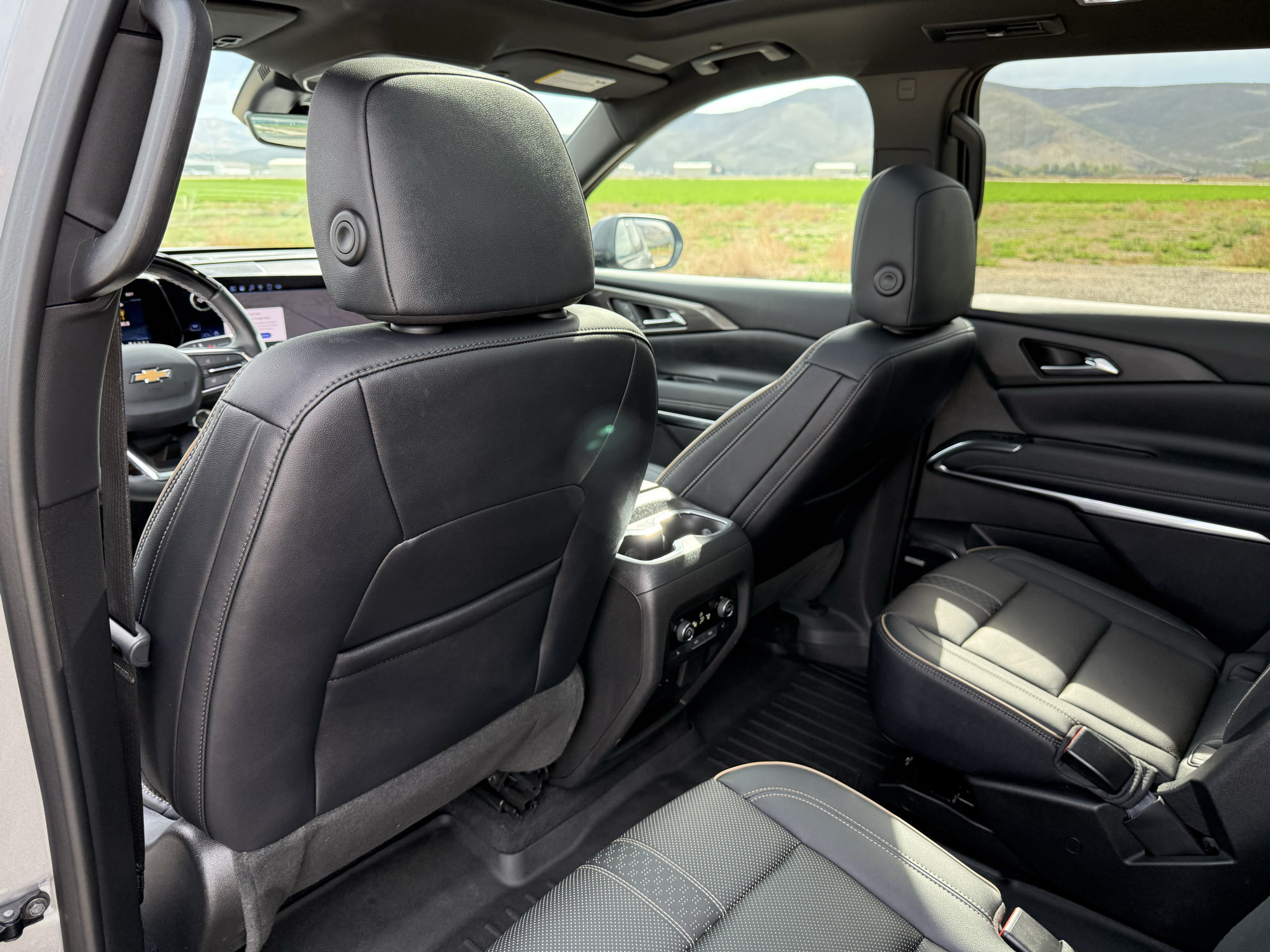 Used 2025 Chevrolet Traverse High Country AWD/4WD image 28