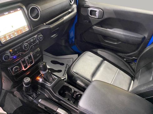 Used 2022 Jeep Wrangler Unlimited Sahara w/ Cold Weather Group image 17