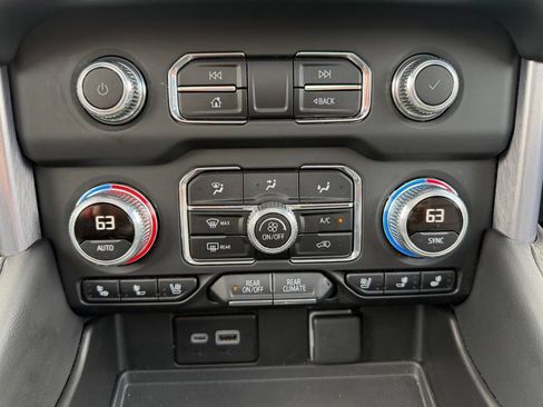 Used 2024 GMC Yukon XL SLT w/ SLT Premium Package AWD/4WD image 18
