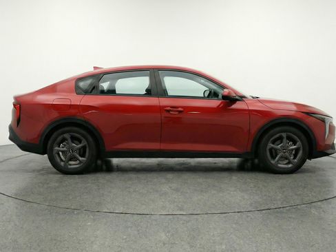 Used 2025 Kia K4 LXS image 11