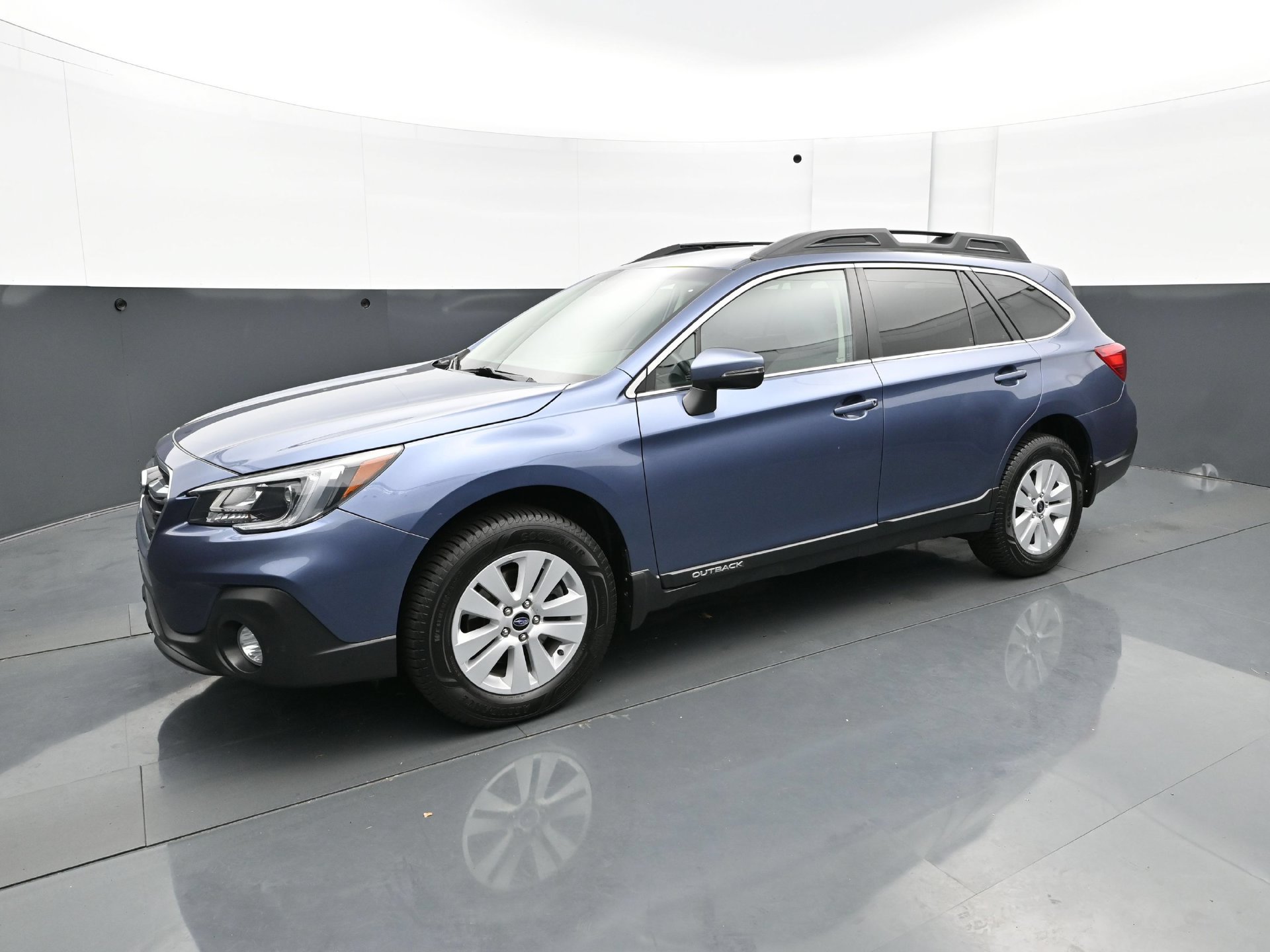 Used 2018 Subaru Outback 2.5i Premium AWD/4WD image 2