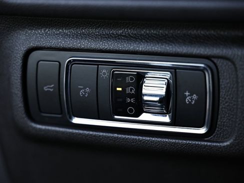 Used 2021 Lincoln Corsair FWD w/ Premium Package image 16