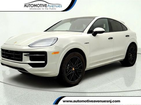 Used 2025 Porsche Cayenne E-Hybrid Coupe AWD/4WD image 1