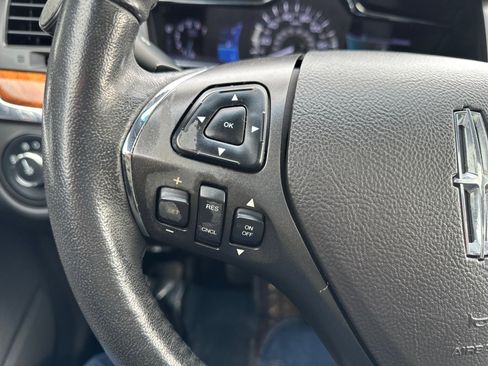 Used 2013 Lincoln MKS image 23