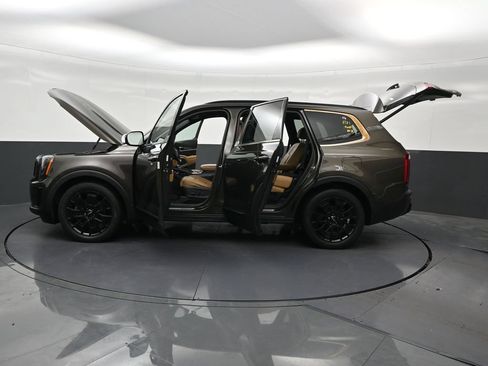 Used 2022 Kia Telluride SX w/ Nightfall Edition Package AWD/4WD image 34