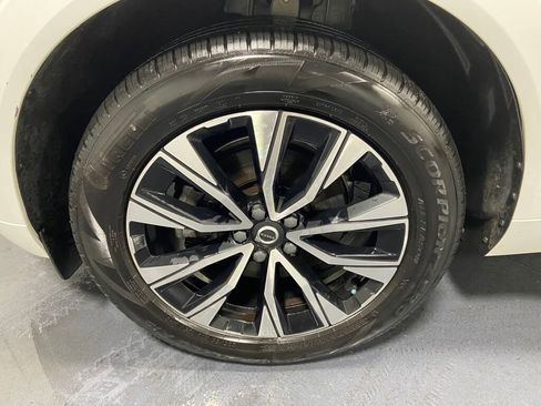 Used 2023 Volvo XC60 B5 Plus image 6