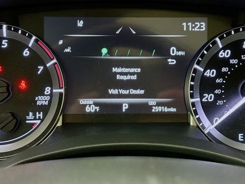 Used 2023 Toyota Highlander XLE image 12