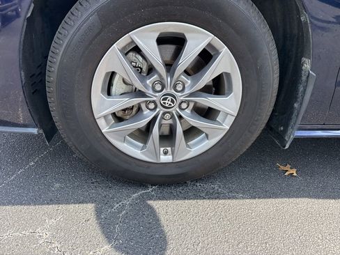 Used 2024 Toyota Sienna XLE image 10