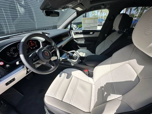 Used 2026 Porsche Cayenne E-Hybrid AWD/4WD image 4
