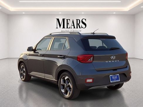 Used 2025 Hyundai Venue SEL FWD image 3