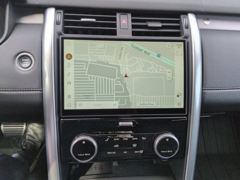 Used 2025 Land Rover Discovery Dynamic SE image 16