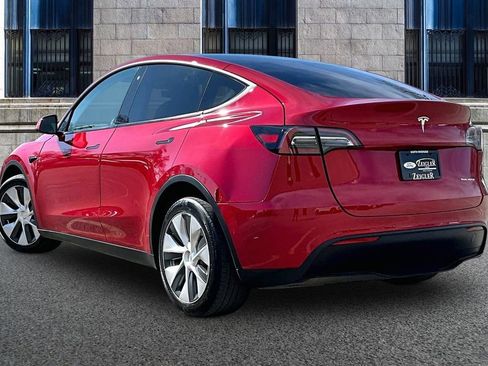 Used 2022 Tesla Model Y Long Range image 10