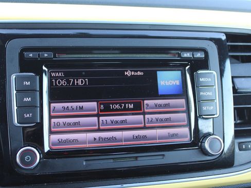 Used 2014 Volkswagen Beetle TDI image 17