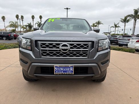 Used 2024 Nissan Frontier SV RWD image 2