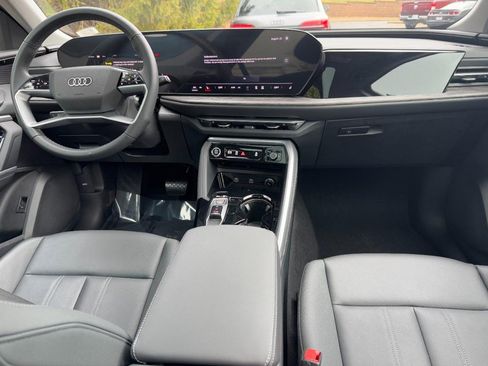 Used 2025 Audi Q5 Premium w/ Convenience Package image 11