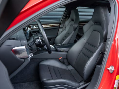 Certified 2023 Porsche Panamera AWD/4WD image 5