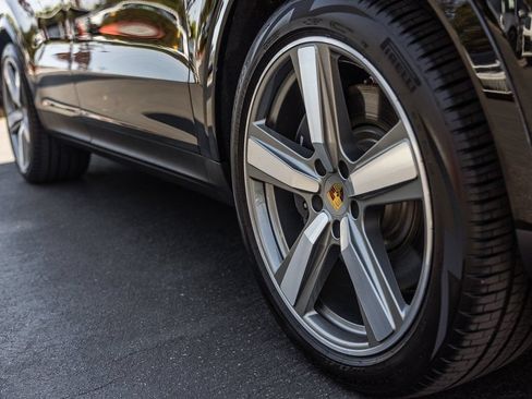 Certified 2024 Porsche Cayenne AWD/4WD image 28