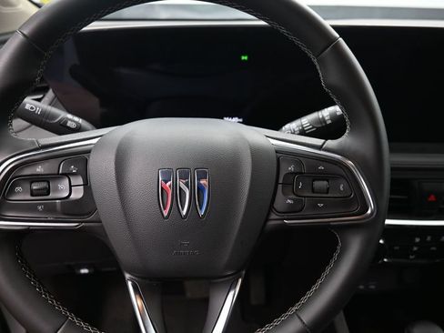 Used 2025 Buick Encore GX Preferred AWD/4WD image 18