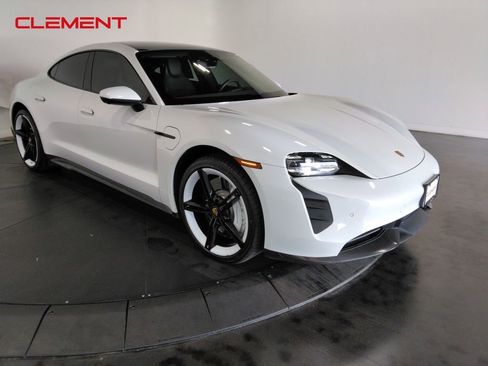 Used 2022 Porsche Taycan image 3