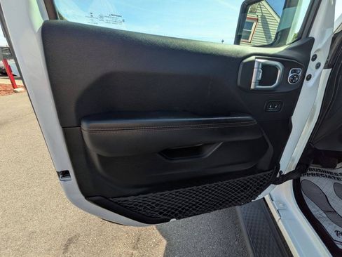 Used 2022 Jeep Gladiator High Altitude AWD/4WD image 18