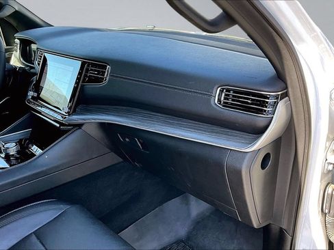 Certified 2024 Jeep Wagoneer L Series II w/ Flexible Seating Group AWD/4WD image 17