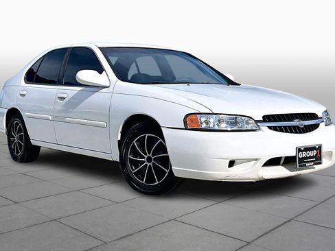 Used 2001 Nissan Altima GXE image 2
