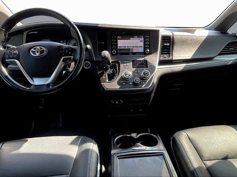 Certified 2020 Toyota Sienna SE Premium image 14
