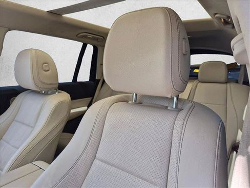 Used 2022 Mercedes-Benz GLS 450 4MATIC image 4