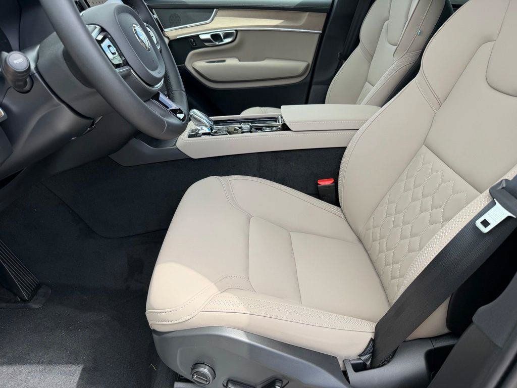 New 2026 Volvo XC90 T8 Core w/ Protection Package Premier AWD/4WD image 9