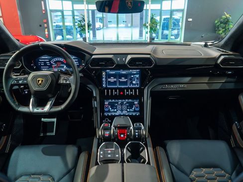 Used 2024 Lamborghini Urus S AWD/4WD image 31