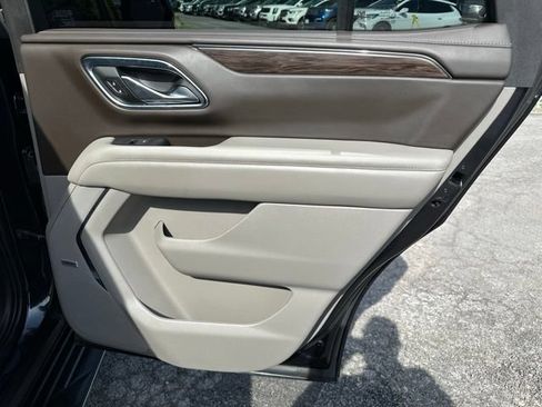 Used 2022 Chevrolet Tahoe LT w/ Luxury Package AWD/4WD image 19