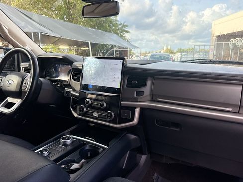 Used 2022 Ford Expedition XLT image 31