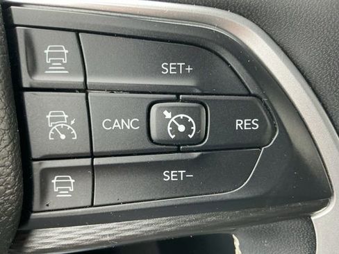 Used 2023 Jeep Grand Cherokee L Laredo image 22