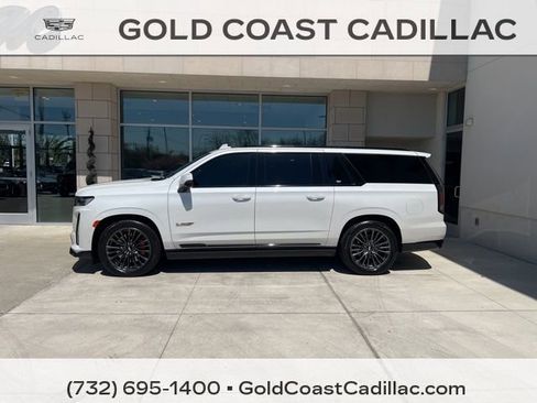 Used 2024 Cadillac Escalade ESV V w/ LPO, Floor Liner Package AWD/4WD image 2