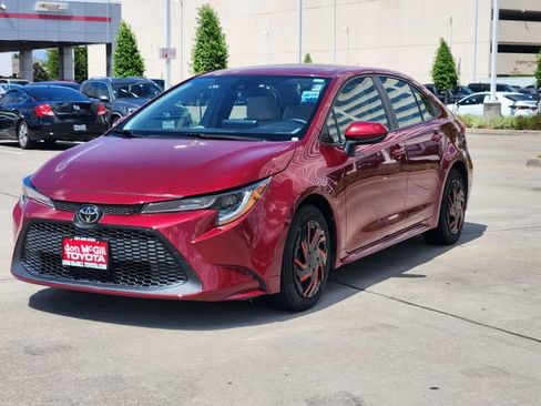 Used 2022 Toyota Corolla LE FWD image 3