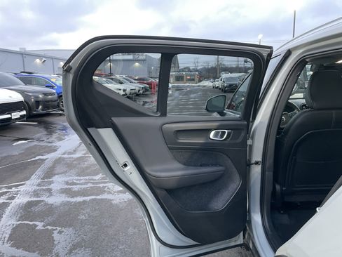 Used 2025 Volvo XC40 B5 Plus image 26
