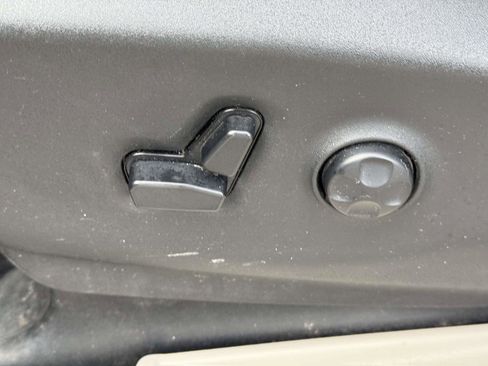 Used 2017 Chrysler Pacifica Touring-L image 17