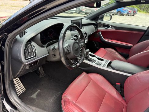 Used 2018 Kia Stinger GT1 RWD image 10