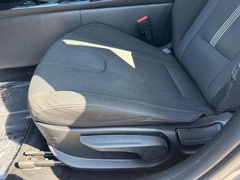 Used 2024 Hyundai Elantra SE FWD image 23