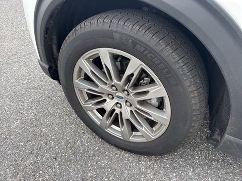 Used 2025 Ford Explorer Active w/ Active Comfort Package image 5