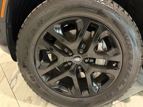 Used 2020 Land Rover Defender 110 SE image 33