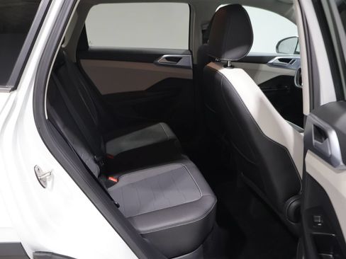 Used 2025 Volkswagen Taos SE AWD/4WD image 20