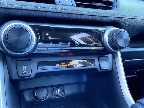 Certified 2025 Toyota RAV4 LE image 36