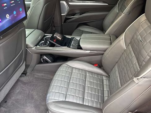 Certified 2026 Cadillac Escalade ESV V AWD/4WD image 17