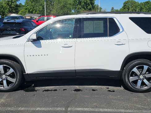 Used 2023 Chevrolet Traverse LT w/ LT Premium Package FWD image 4