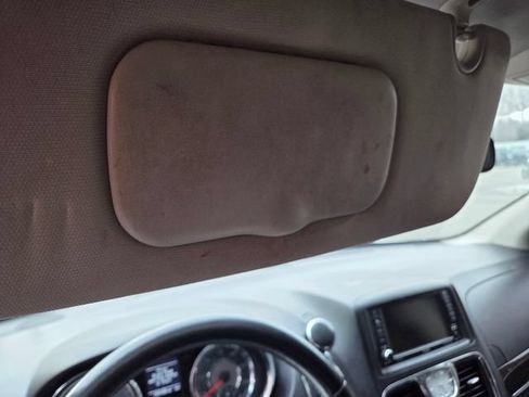 Used 2014 Chrysler Town & Country Touring w/ Driver Convenience Group FWD image 16