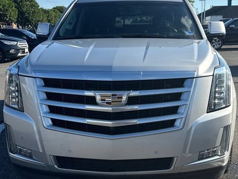 Used 2016 Cadillac Escalade ESV Luxury AWD/4WD image 2